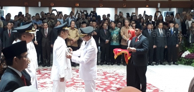 Relawan Pertanyakan Cara Anies-Sandi Merotasi Pejabat