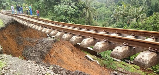 Longsor Hingga 50 Meter, PT KAI Tutup Jalur Kereta Bogor-Sukabumi