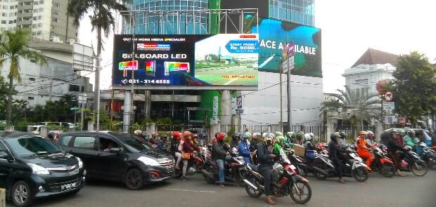 Ketua SPRJ Minta Satpol PP Bongkar 2 Reklame Videotron di Harmoni