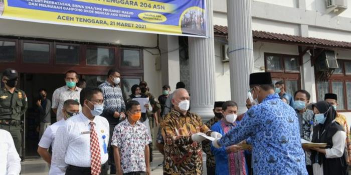 Di Gayo Lues dan Aceh Tenggara, Sekda Bagikan 282 SK Kenaikan Pangkat