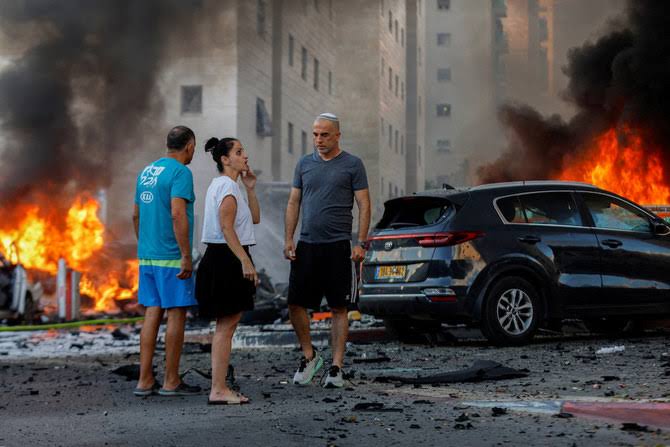 Acungan Jempol Surprise Attack Hamas