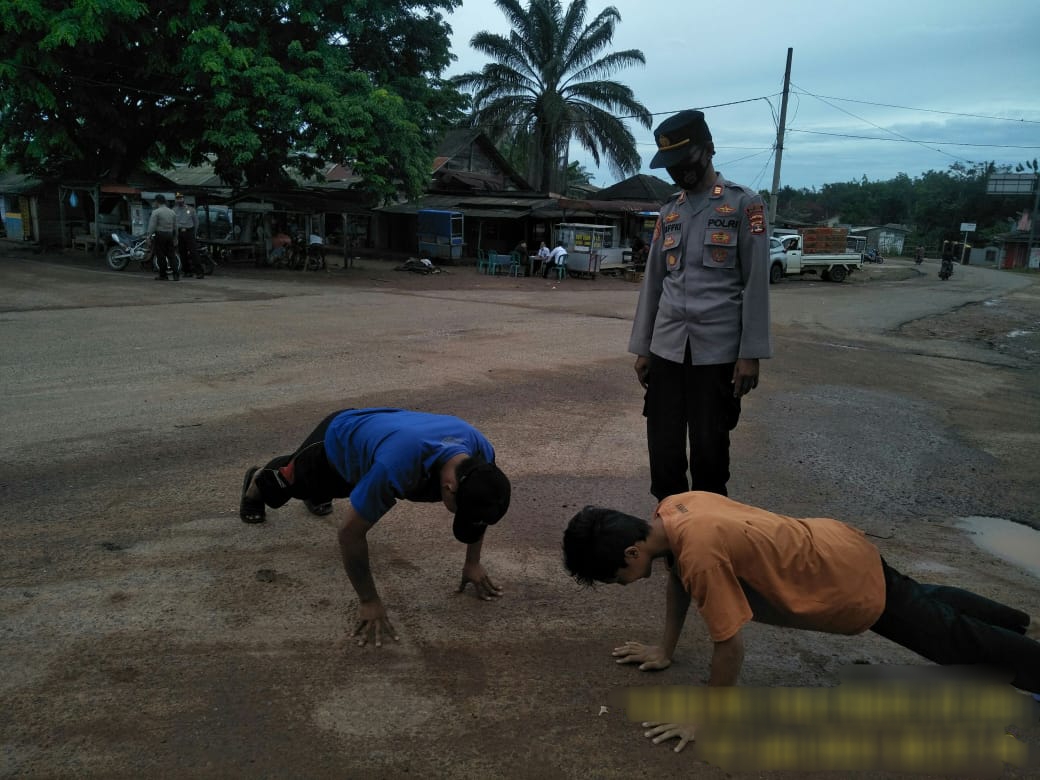 Operasi Yustisi, Polsek Dan Uspika Pakuan Ratu Beri Teguran Warga Tidak Patuhi Prokes