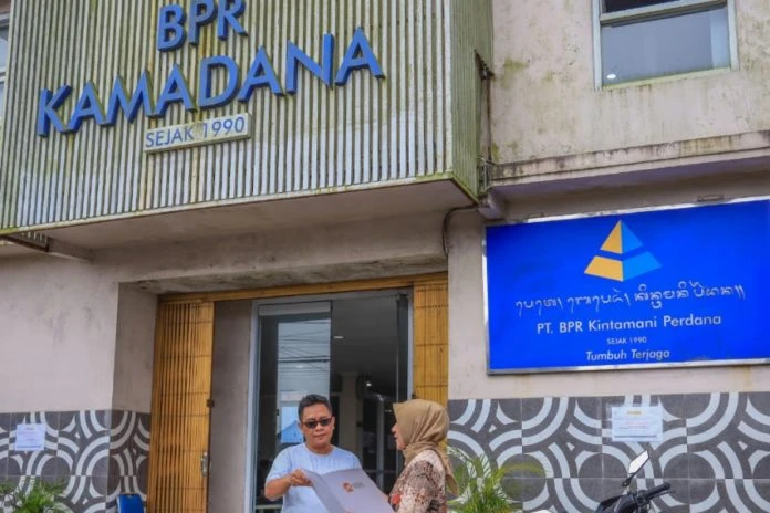 OJK Cabut Izin Usaha Bank Perekonomian Rakyat Kamadana