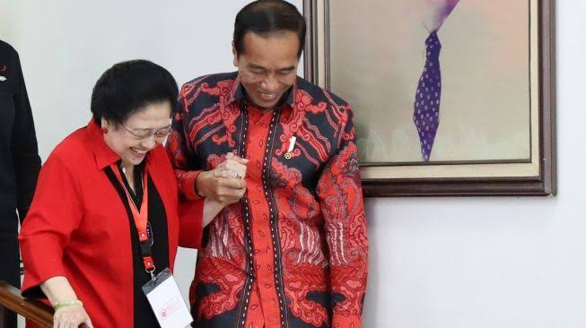 Andai PDIP Memotori Pemakzulan Jokowi