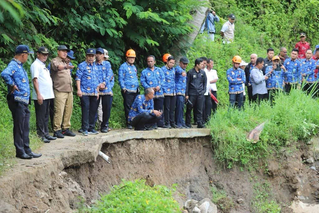Pj. Bupati Lampung Barat Jawab Keluh Kesah Masyarakat Buay Nyerupa Sukau