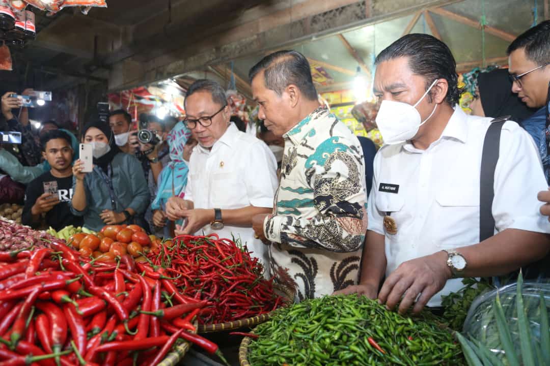 Mendag Pantau Harga Komoditas di Pasar Rau Serang