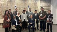 Cendekiawan Atau Punakawan Herzog?