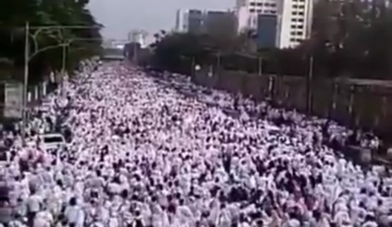 Ribuan Relawan Prabowo-Sandi Padati Acara Jalan Sehat