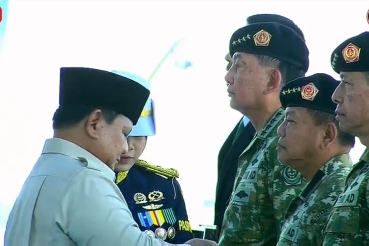 Prabowo Anugerahkan Jenderal Kehormatan Bintang Empat kepada 5 Purnawirawan TNi