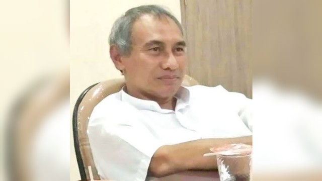 Istana Sedang Berhadapan dengan Rakyat