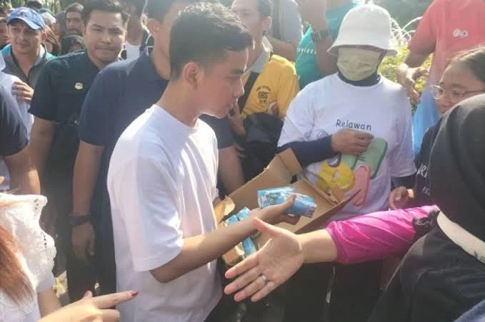 Bawaslu Jakpus Putuskan Gibran Lakukan Pelanggaran Karena Bagi-bagi Susu di CFD