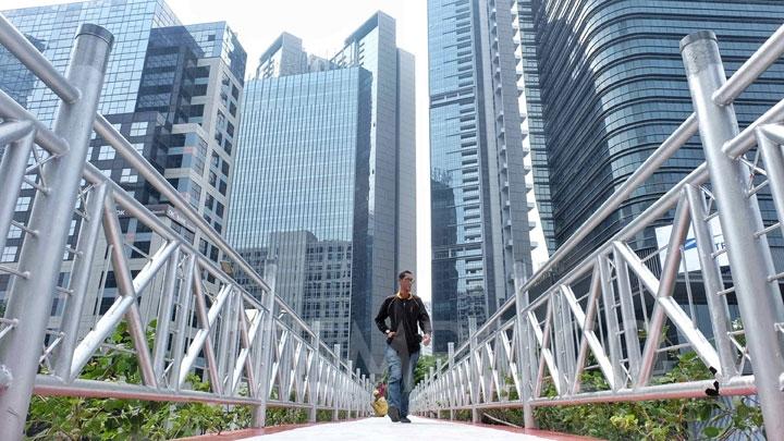 Anies Tata Sejumlah JPO di Ibukota, Atap Dicopot dan Dipasangi Lift