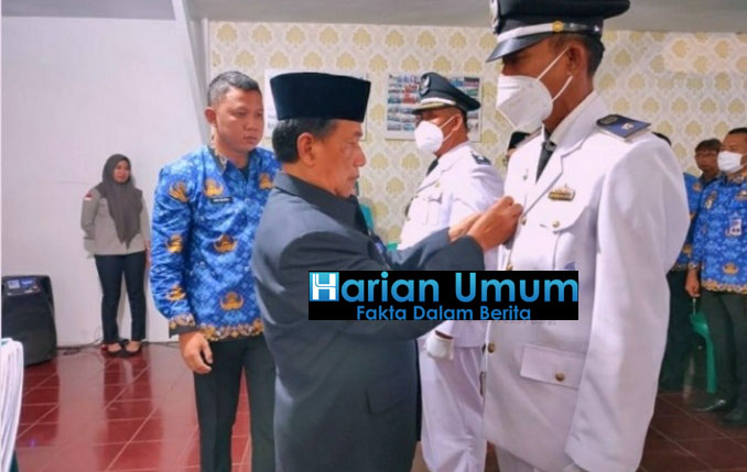Wakil Bupati Pesisir Barat Melantik 2  Peratin Terpilih Tahun 2022