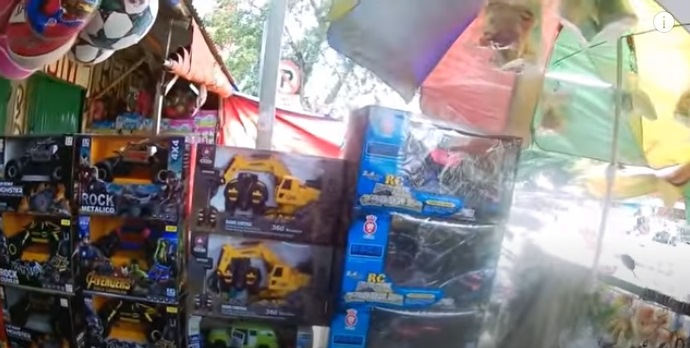 Sejumlah Toko Mainan di Pasar Gembrong Disegel Satpol PP