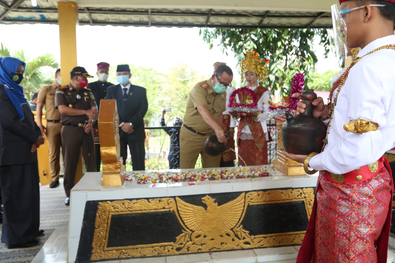 Peringatan Hari Pahlawan, Sulpakar Hadiri Haul Radin Inten II Ke-164