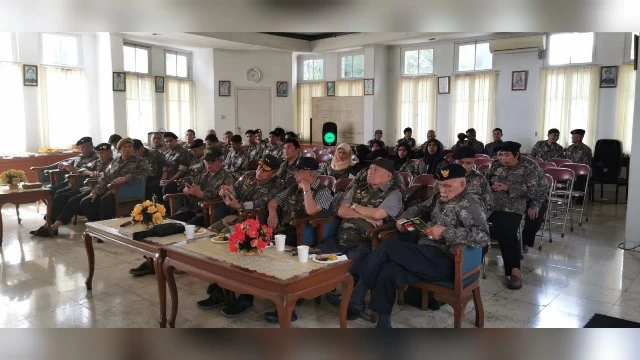 Anti Oligarki dan Ganyang Komunis