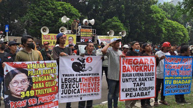 Aliansi Rakyat Jelata Geruduk KPK, Protes Upaya Mentersangkakan Anies dalam Kasus Formula E