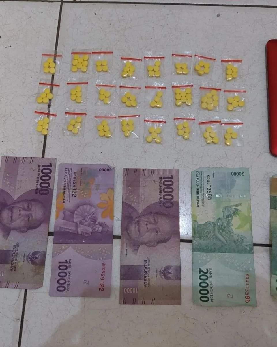 Edarkan Obat Farmasi tanpa miliki Izin Edar, Seorang Pemuda diamankan Sat Resnarkoba Polres Lebak