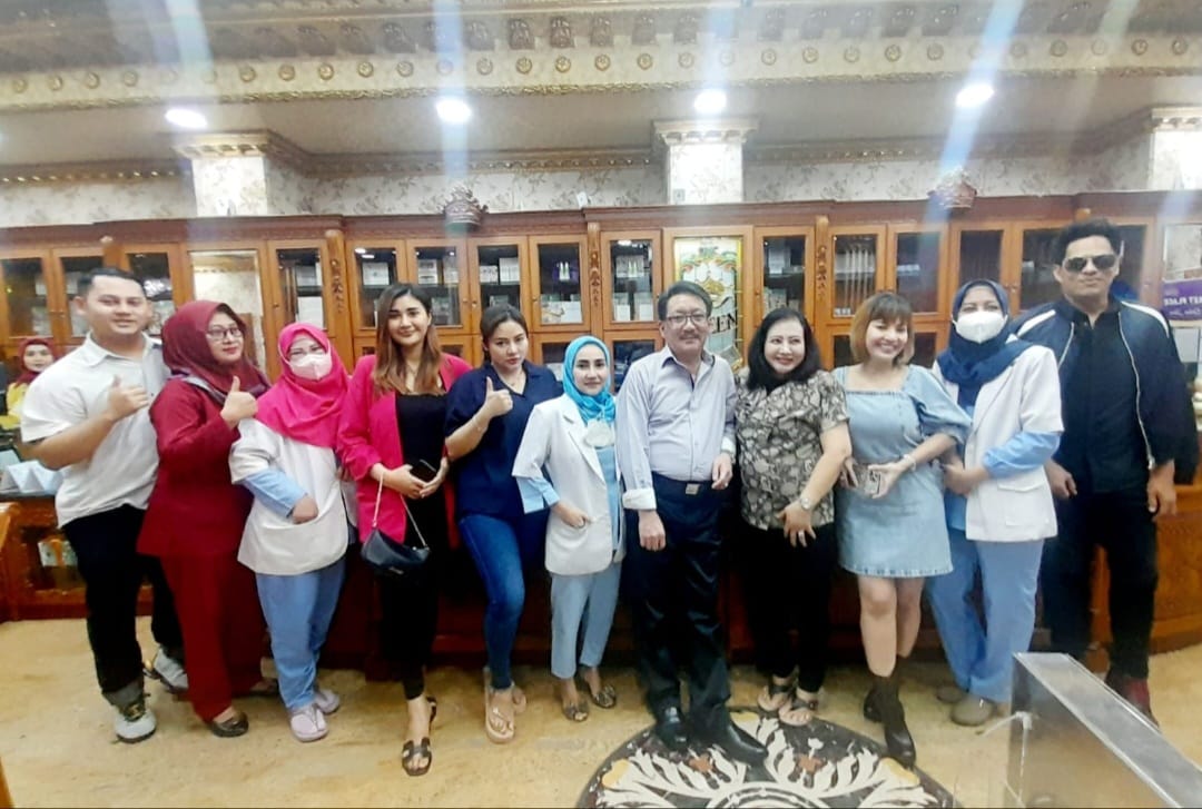 Joe Richard dan Irma Darmawangsa Lakukan Perawatan dan Operasi di Klinik Bedah Plastik Queen Sunter