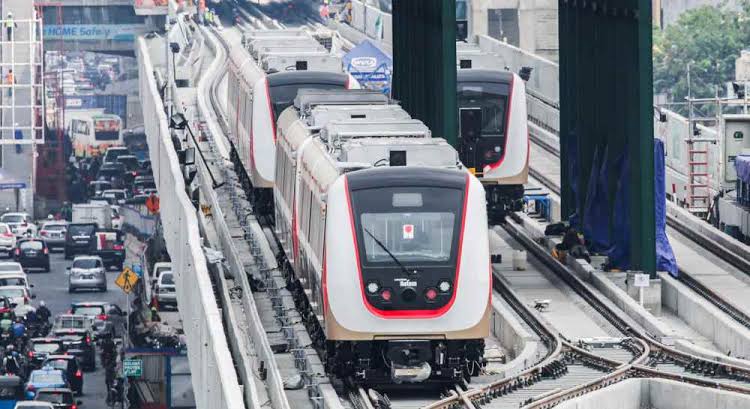 Proyek LRT Jakarta Diserahkan Anies Ke Swasta, Gilbert: Sepertinya Ada Deal-deal Lain