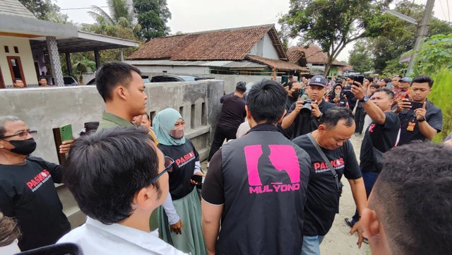 Blusukan di Tangerang, Kaesang Pakai Rompi Bertuliskan "Putra Mulyono"