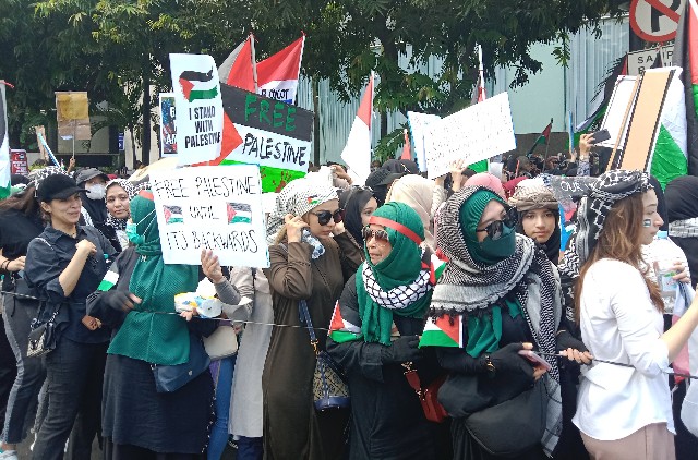 Geruduk Kantor PBB, Massa Aksi Bela Palestina Teriakkan Kalimat Mengutuk Israel