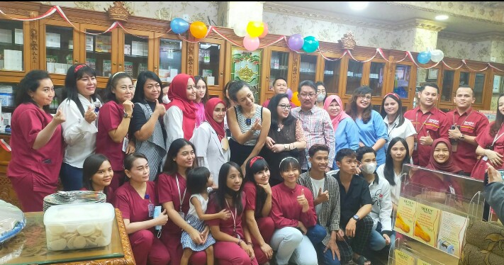 Dihadiri Artis Yeyen Lidya,  Queen Beauty Clinic Rayakan HUT Ke-31 Berlangsung Meriah 