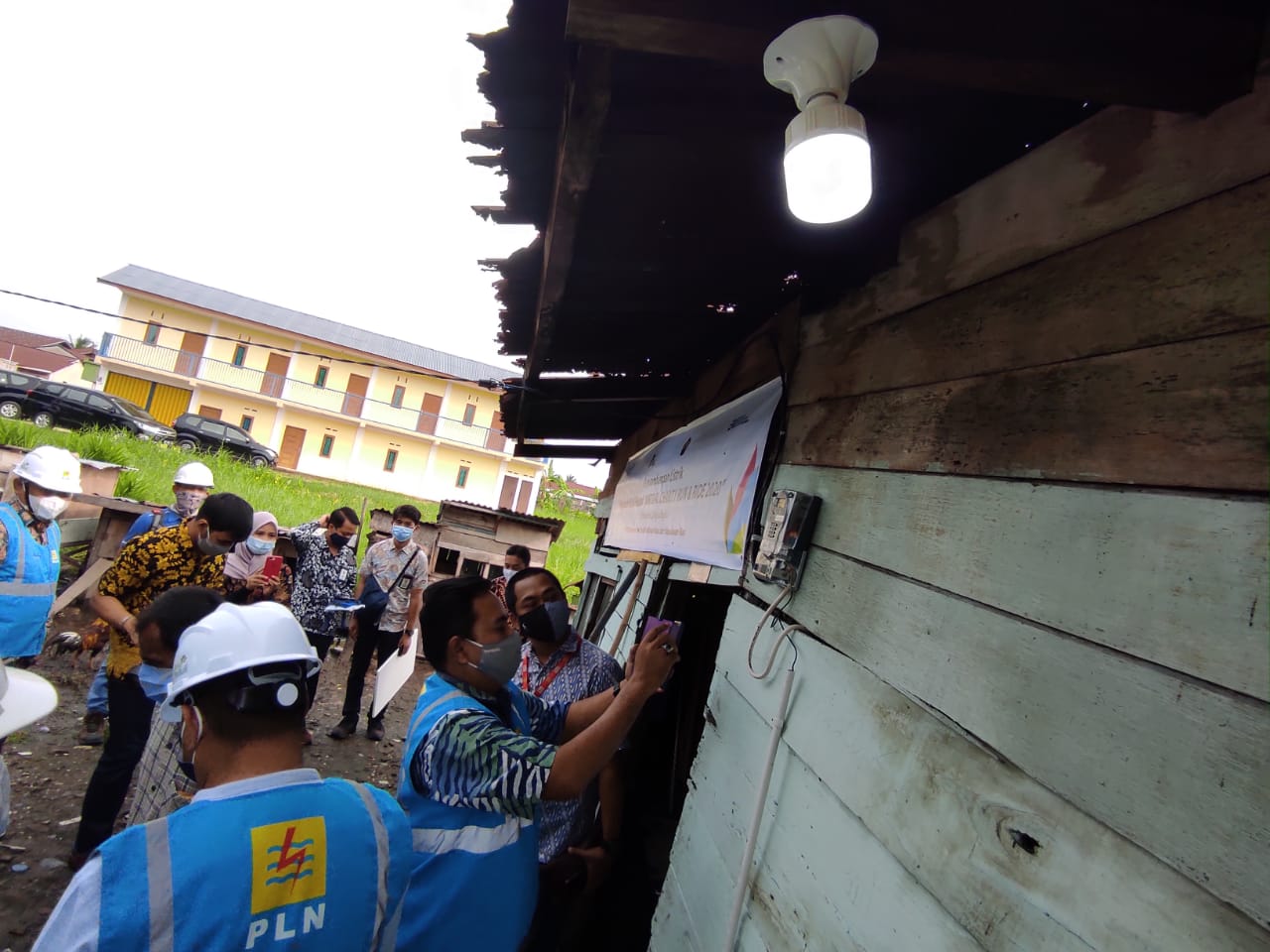 PLN Salurkan Listrik 24 Jam di Kecamatan Pulau Tiga Barat