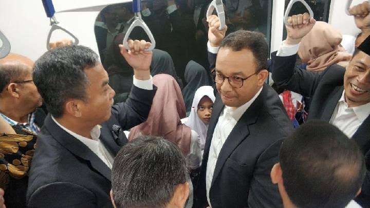 Warga Heboh, Anies dan Ketua DPRD DKI Kompak Ninjau MRT