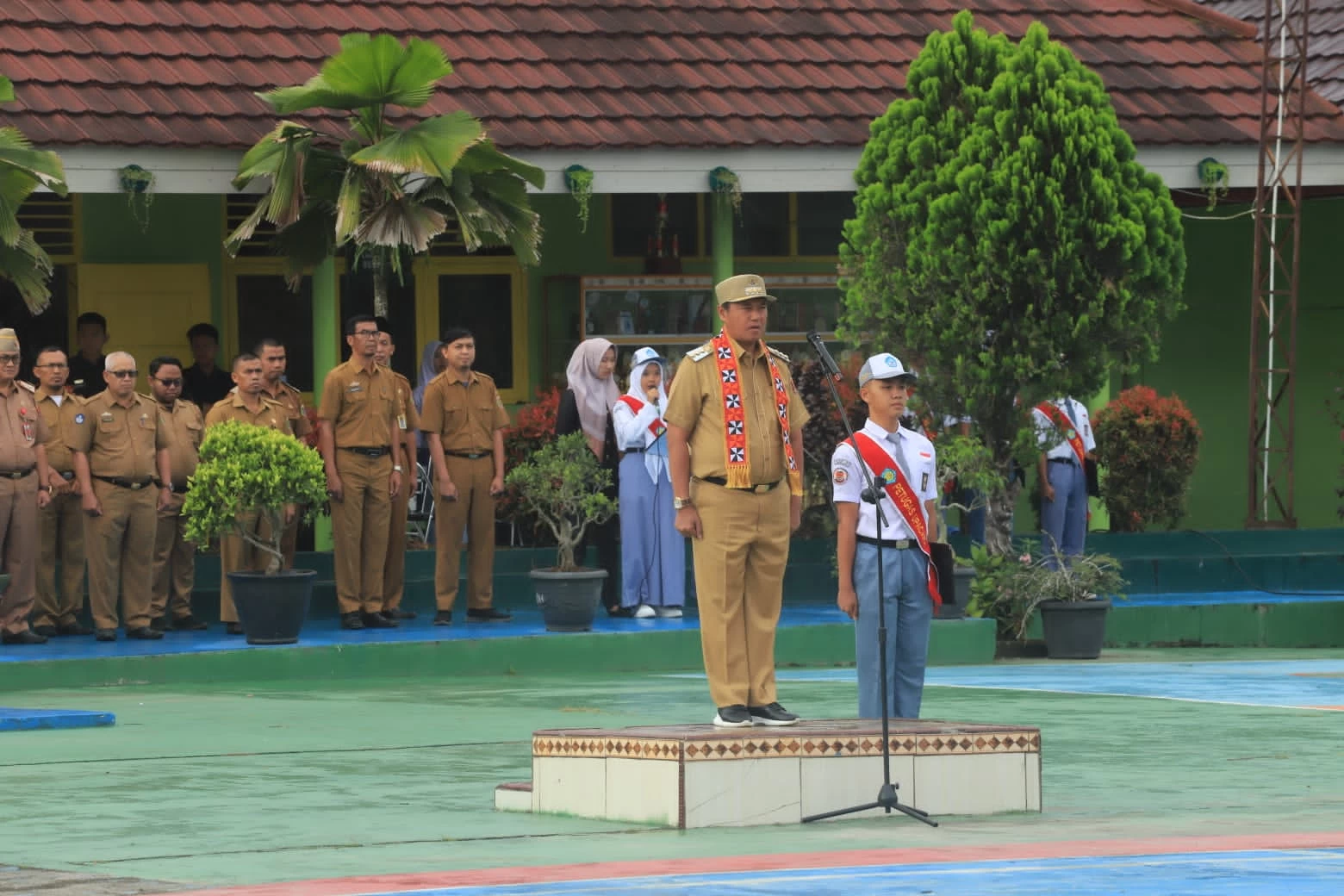 Nukman Di Daulat Jadi Pembina Upacara Di SMAN 1 Liwa