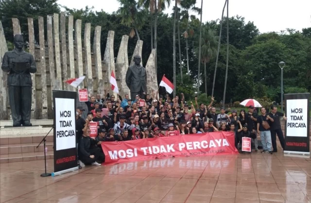 Masyarakat Penegak Konstitusi Sampaikan Mosi Tak Percaya kepada Jokowi