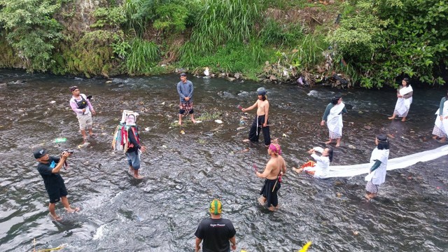 Gelar Larung Sukerta, Warga Yogya Ingin Bersihkan Daerahnya dari Pengaruh Jahat Ade Armando