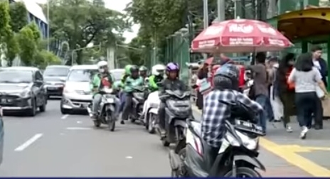 Tarif Ojek Online Naik 10-20 Persen