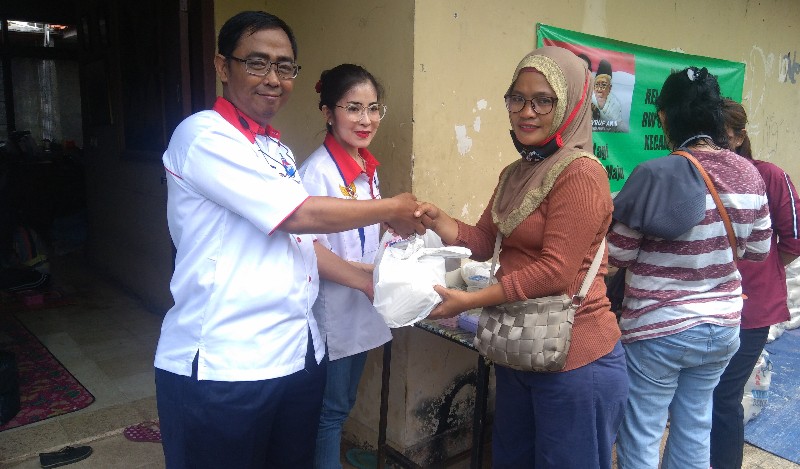 Tiga Caleg Perindo Gelar Bazar Sembako Murah di Kelurahan Tengah