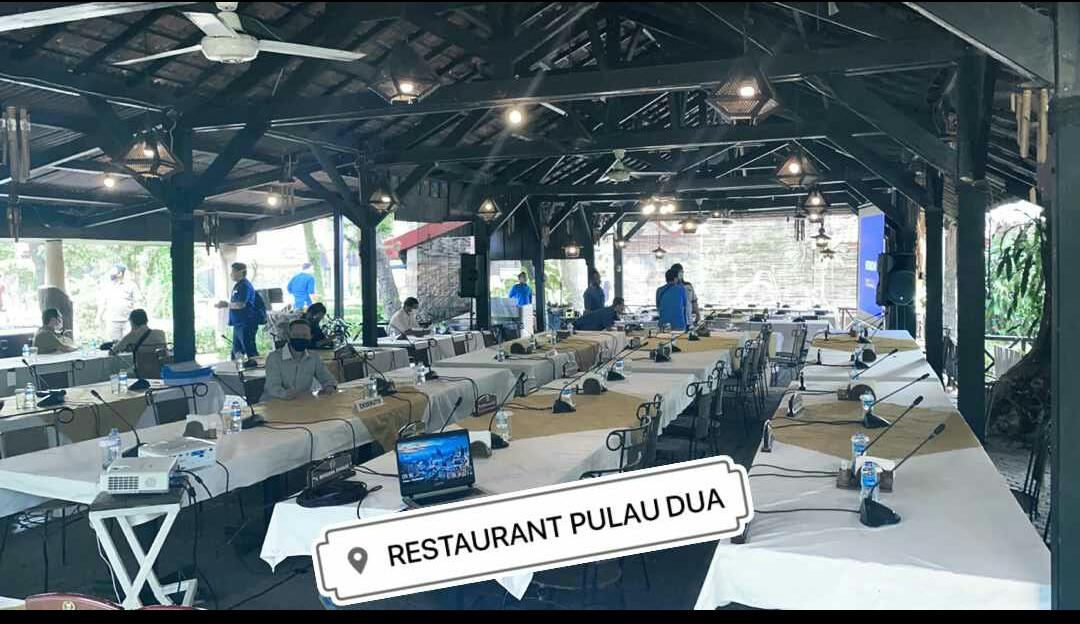 Punya Gedung Mewah, Kok Sekwan DPRD DKI Gelar Rapat Komisi Di Restoran