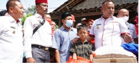Nanang Ermanto Kembali Berikan Bantuan Bedah Rumah Warga Di Kecamatan Palas