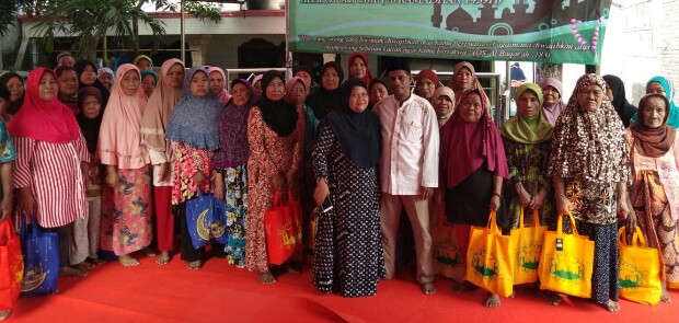 Humanika Jakut Bagikan 200 Paket Sembako Untuk Lansia dan Kaum Duafa