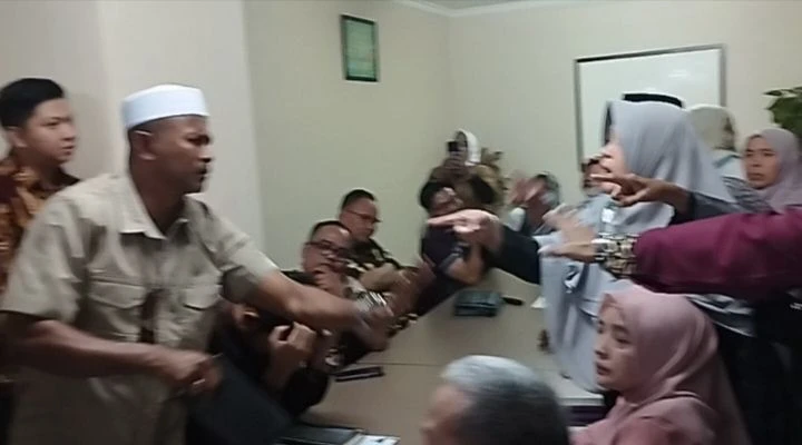 Ricuh, Sidang Mediasi Gugatan Terhadap Jokowi dan Aguan Cs di PN Jakpus Gagal