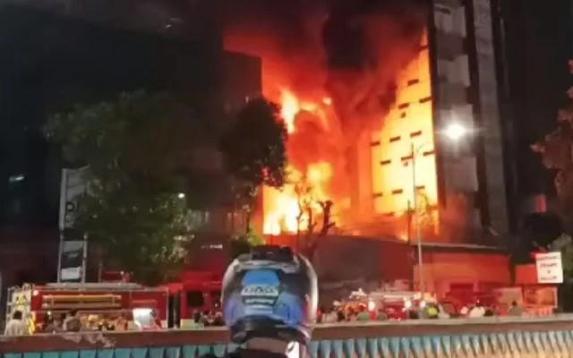 Ruko di Mampang Terbakar, 7 Orang dalam Satu Keluarga Tewas