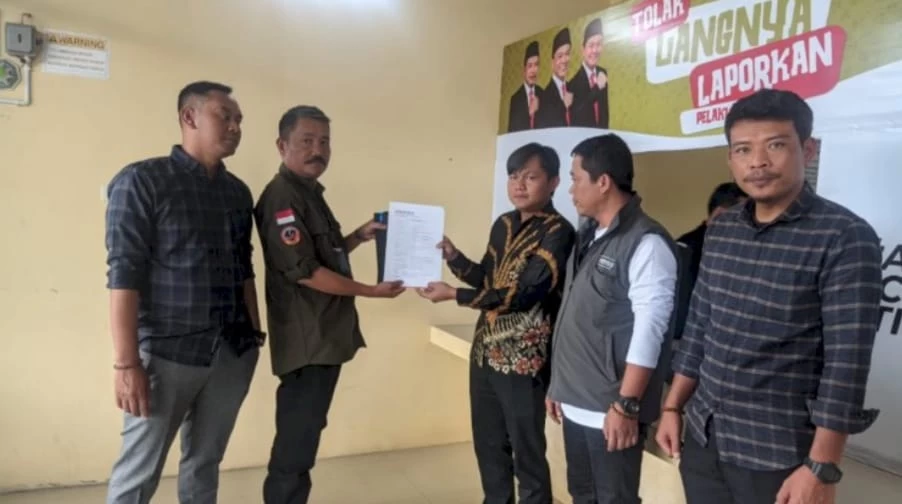 Tim LSM Trinusa Menyambangi Kantor Bawaslu Kabupaten Lampung Barat
