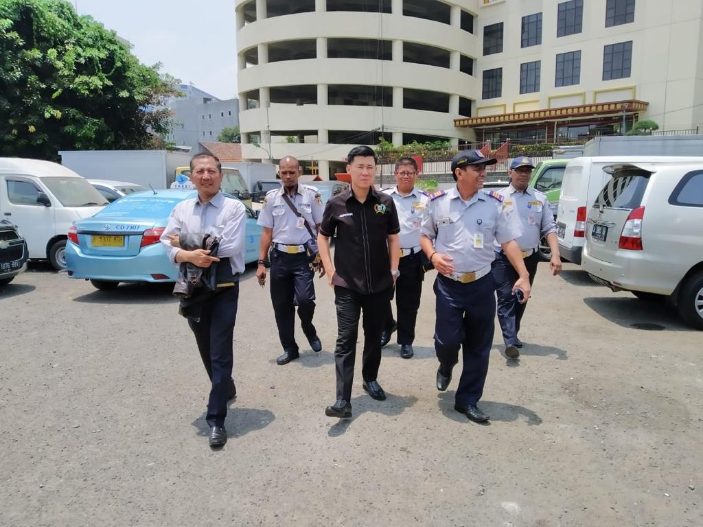 Dengarkan Curhat PKL, Fraksi Nasdem DPRD DKI Kunjungi Kawasan Asemka