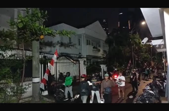 Rumah Eko Patrio dan Uya Kuya Juga Dijarah Massa