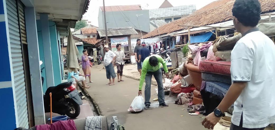 80 Ton Diangkut ke Cipeucang, Baju Jadi Sampah Dominan Pasca Banjir di Tangsel
