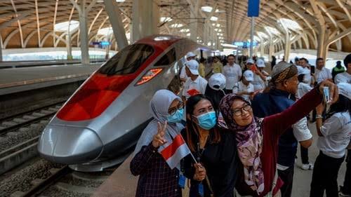 Harga Tiket Kereta Cepat Whoosh Rp 300.000