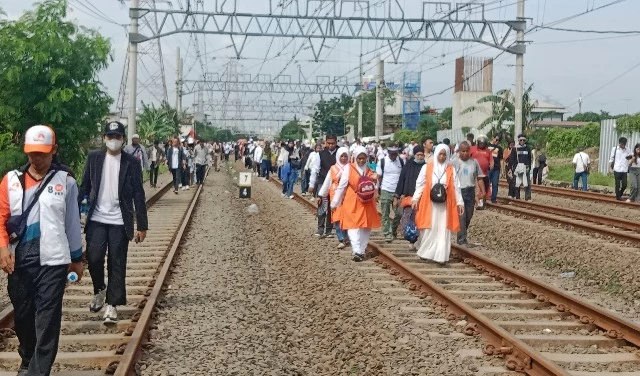 Transjakarta Pangkas Rute Busway Koridor 14, Massa Pendukung AMIN Jalan Kaki ke JIS