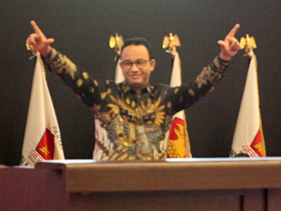 Keputusan Bawaslu : Gaya Anies Acungkan Dua Jari Tidak Ada Unsur Pidana