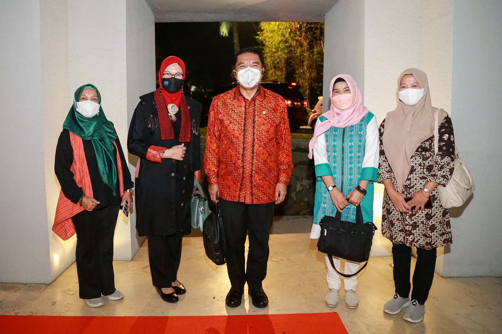 Penjabat (Pj) Gubernur Al Muktabar Tinjau Revitalisasi Anjungan Provinsi Banten di TMII