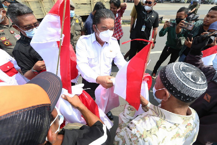 Banten Mulai Gerakan Pembagian 10 Juta Bendera Merah Putih