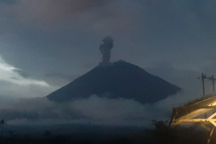 Semeru Kembali Meletus, Semburkan Asap Setinggi 1.500 Meter