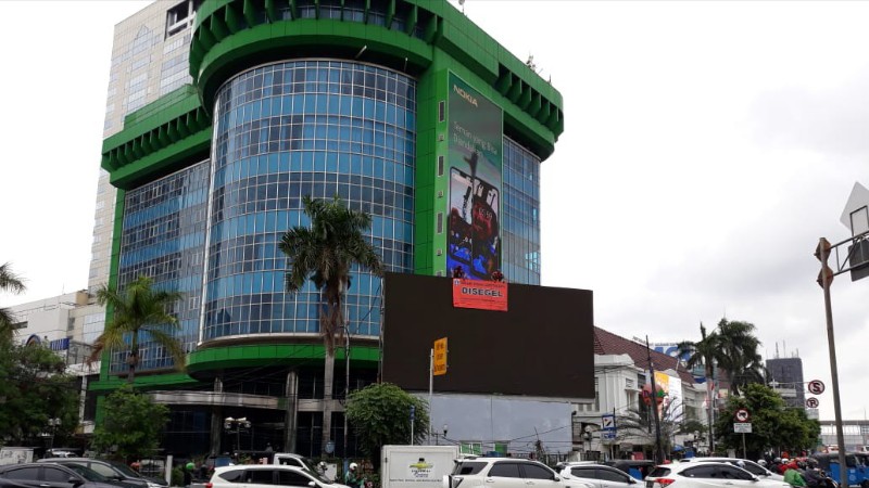 Reklame Milik PT Artamedia di Harmoni Akhirnya Disegel